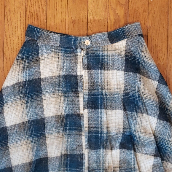 Wool Pleated Skirt - Picture 3 of 5